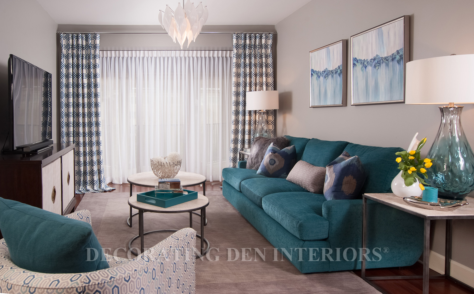 CHARMING SMALL FAMILY ROOM