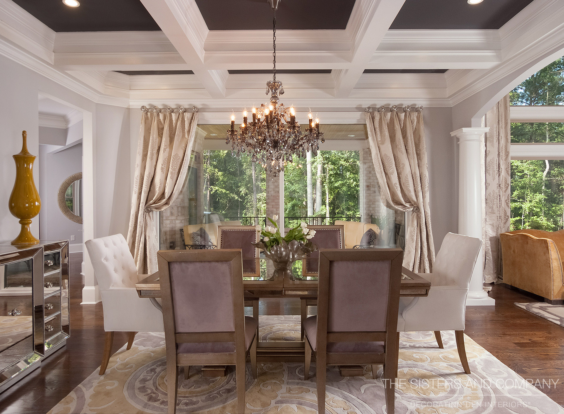 MODERN CLASSY DINING ROOM