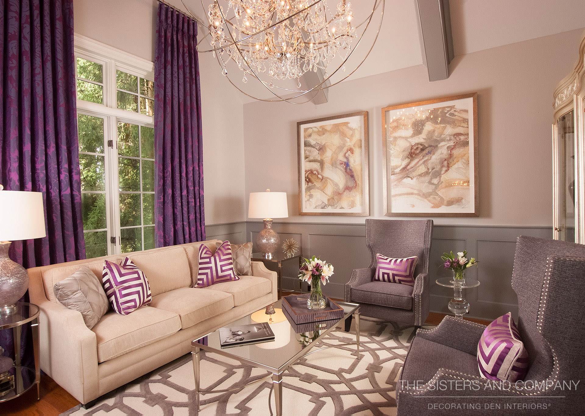 VIBRANT LIVING ROOM