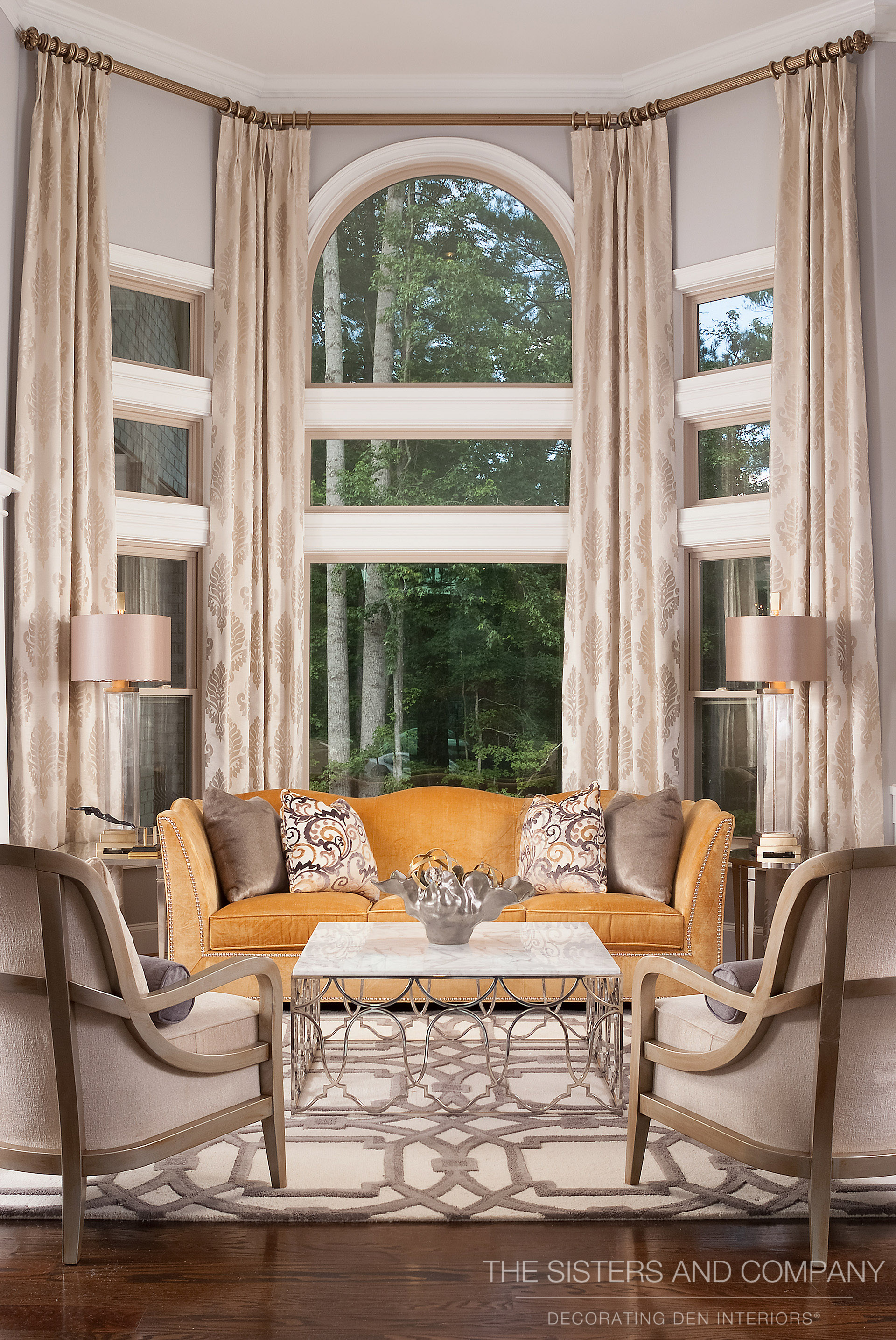 BOLD LUXURIOUS LIVING ROOM