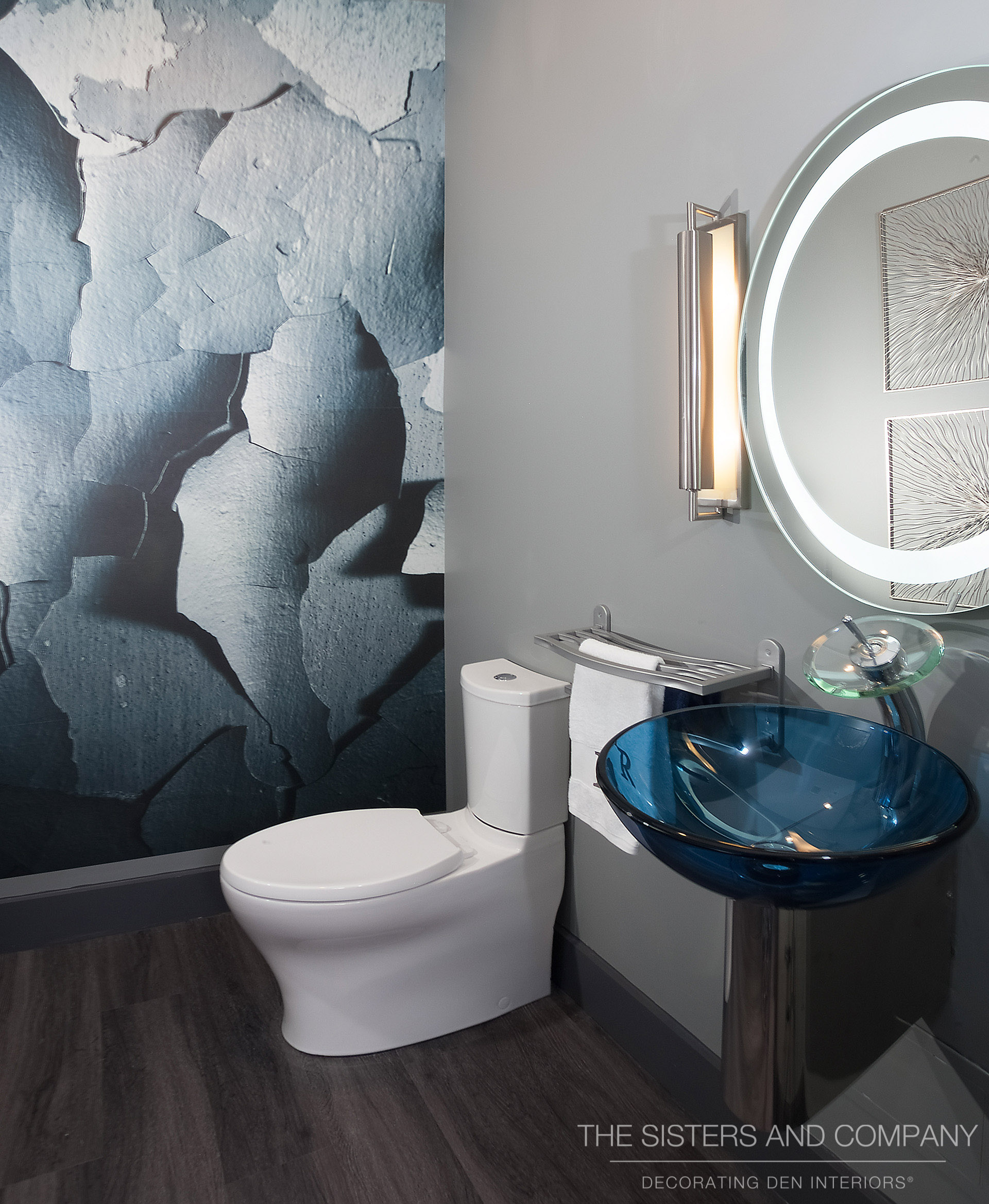 CHIC AND BLUE BATHROOM