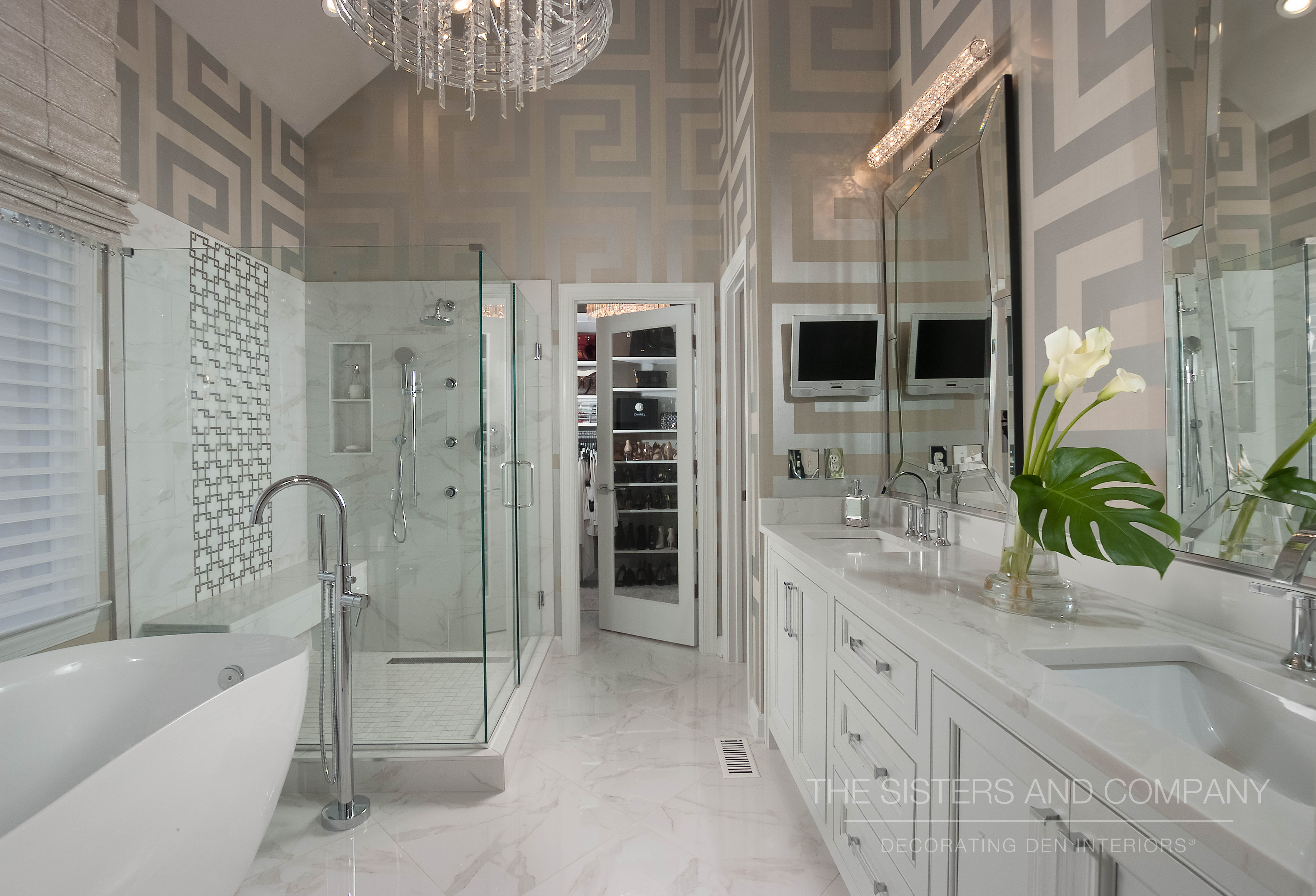GLAMOROUS BATHROOM