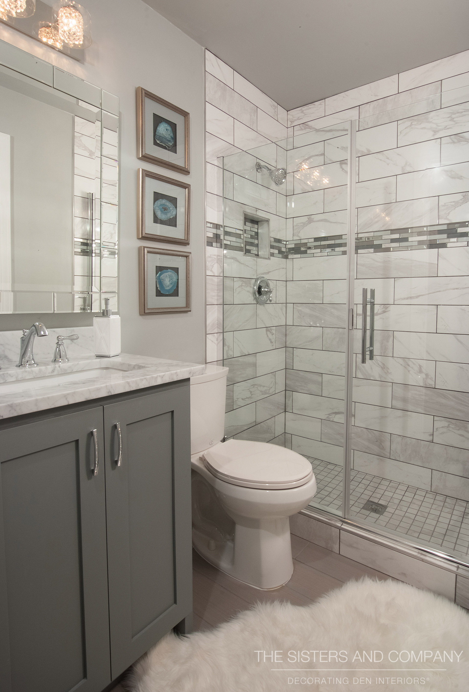STUNNING BLUE AND WHITE GUEST BATHROOM