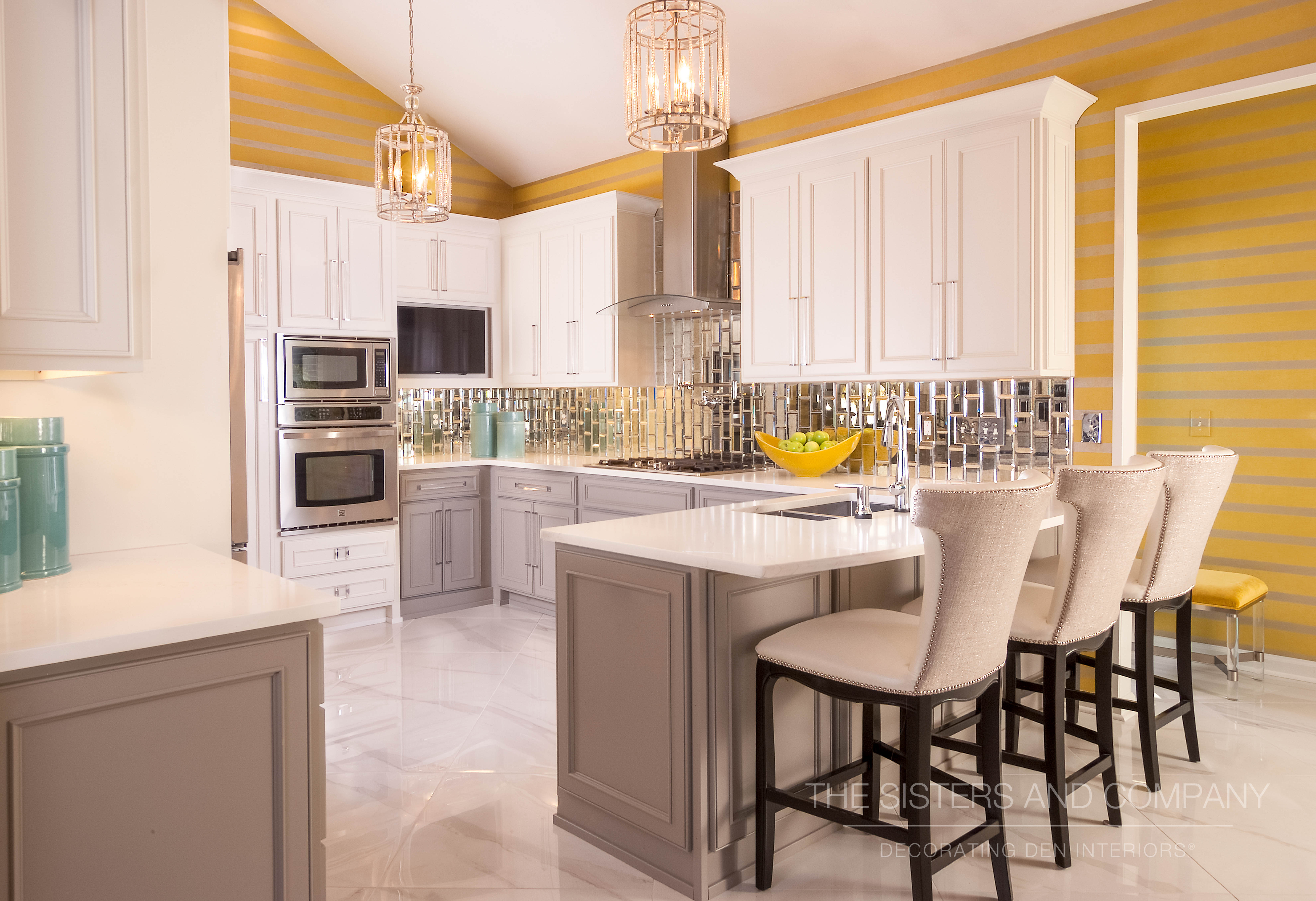 SUNNY BEAUTIFUL KITCHEN
